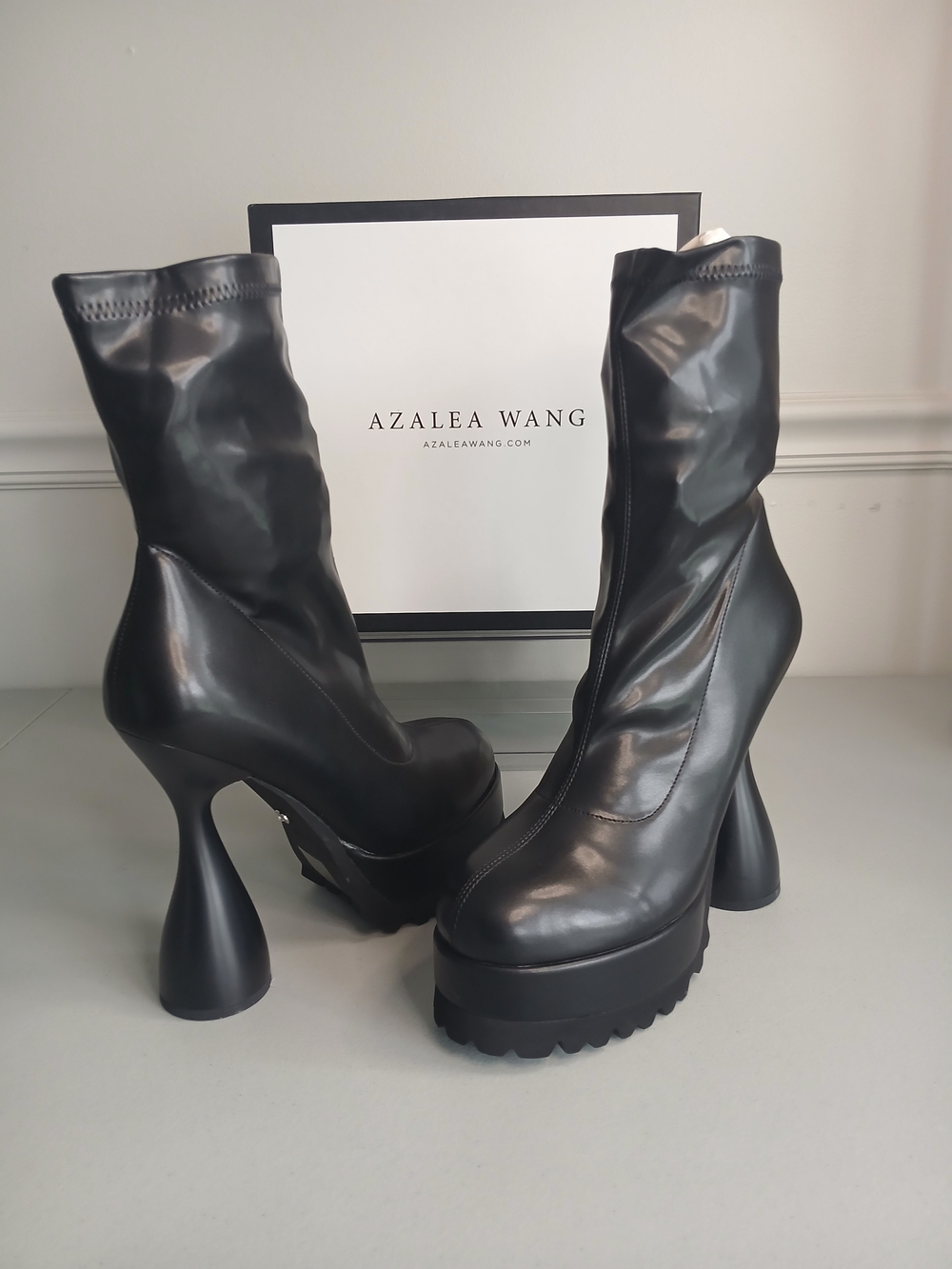 Black Leather Feel Sculpted Groovy Heel Platform Ankle Boots 10 New!